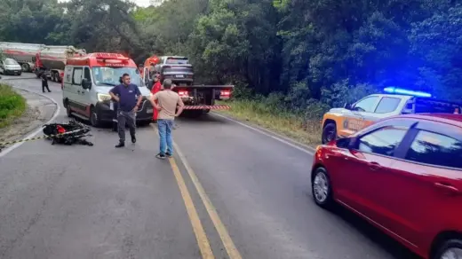 Registro do acidente envolvendo motocicleta e caminhão na ERS-324