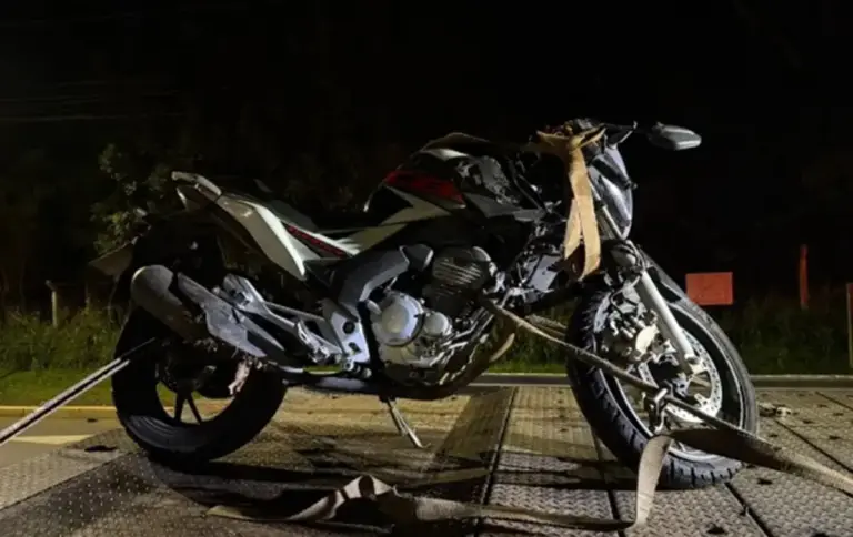 Motociclista de 40 anos morre após bater contra pilar de concreto no RS - Studio TV