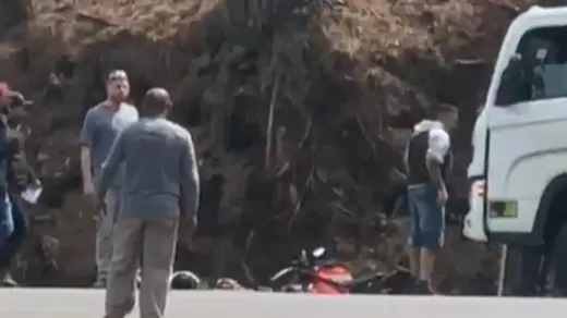 Motociclista fica ferido em colisão com carro na RSC-453, em Caxias do Sul - Studio TV