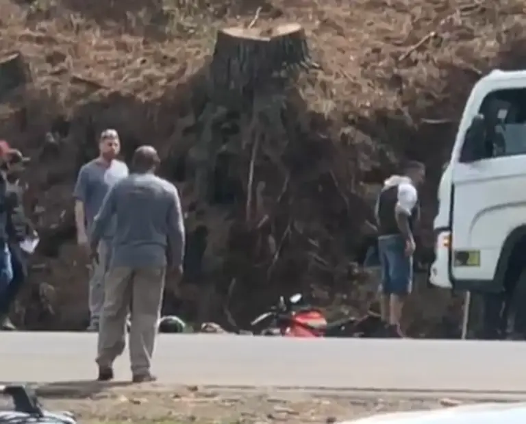 Motociclista fica ferido em colisão com carro na RSC-453, em Caxias do Sul - Studio TV