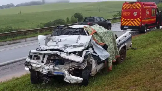 Motorista de 72 anos morre em colisão frontal entre caminhonete e carreta na BR-285, em Caseiros - Studio TV