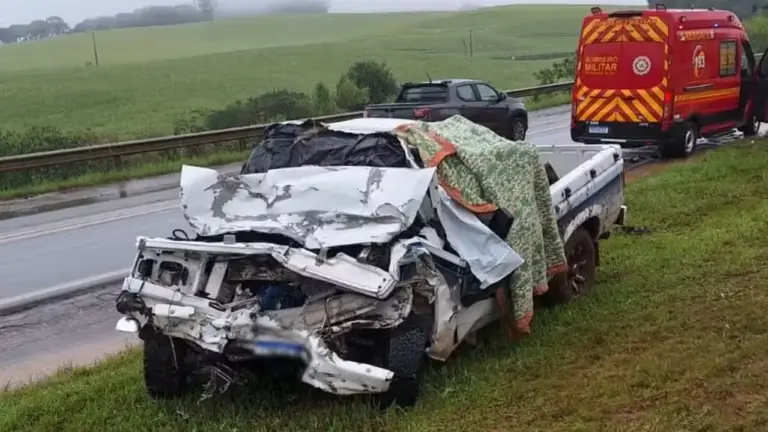 Motorista de 72 anos morre em colisão frontal entre caminhonete e carreta na BR-285, em Caseiros - Studio TV