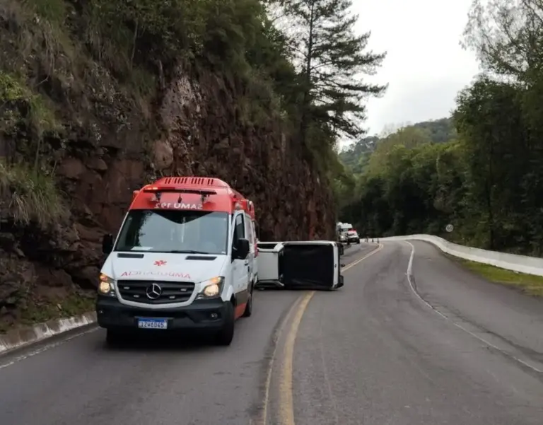 Motorista fica ferida após camionete capotar na BR-116, na Serra Gaúcha - Studio TV