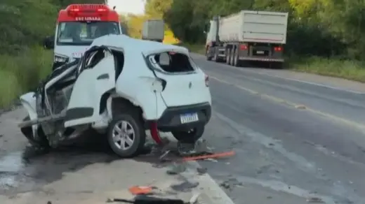 Motorista morre em colisão frontal entre carro e caminhão na ERS-118, em Viamão - Studio TV