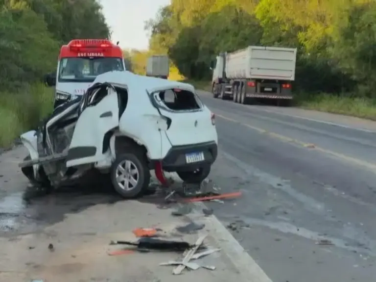 Motorista morre em colisão frontal entre carro e caminhão na ERS-118, em Viamão - Studio TV