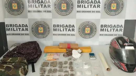 Mulher é presa por tráfico de drogas e motocicleta clonada é apreendida em Caxias do Sul - Studio TV