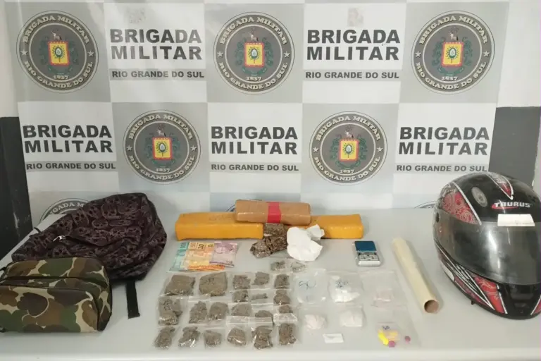 Mulher é presa por tráfico de drogas e motocicleta clonada é apreendida em Caxias do Sul - Studio TV