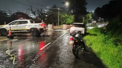 Mulher morre e filha adolescente fica gravemente ferida em acidente de moto em Caxias do Sul - Studio TV