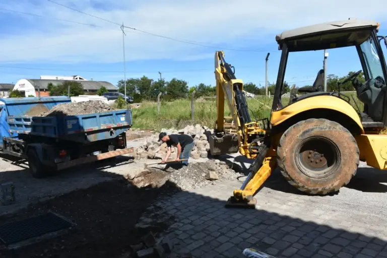 Obra de drenagem avança na Rua Epitácio Pessoa, em Veranópolis - Studio TV