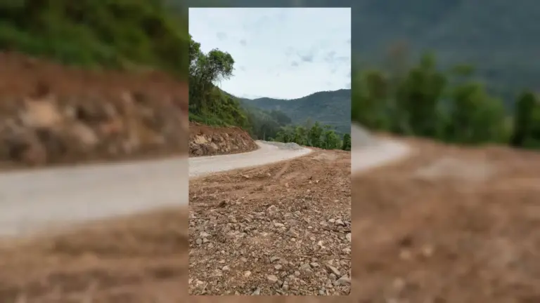 Obras de pavimentação da ERS-437 avançam em Vila Flores; bloqueio segue no km 7 - Studio TV