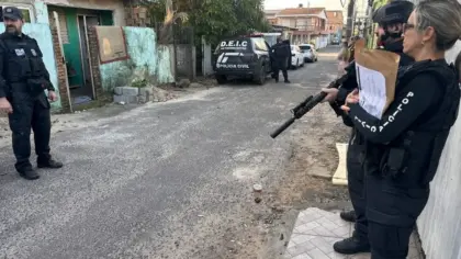 Operação contra agiotagem e extorsão prende dois homens e apreende armas, drogas e dinheiro no RS - Studio TV