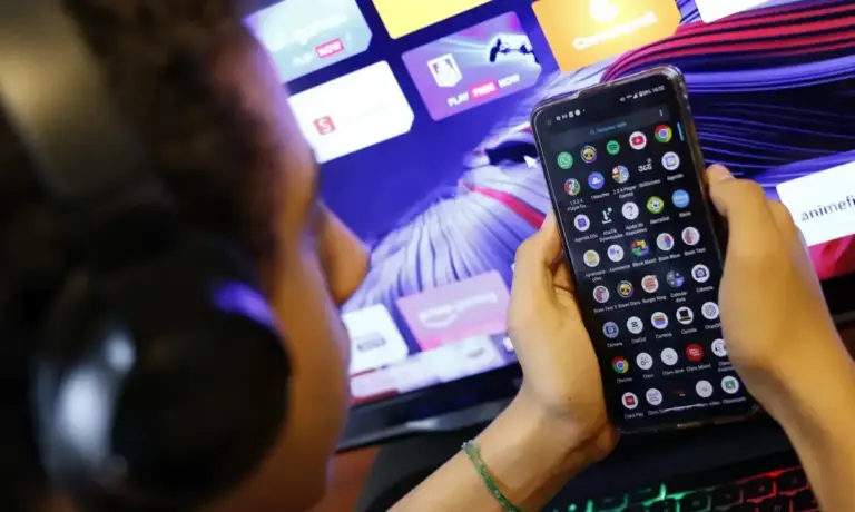 Pais devem reforçar controle sobre uso de redes sociais por crianças e adolescentes, alerta ANPD - Studio TV
