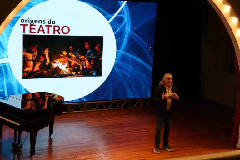 Palestra com Hique Gomez marca Conferência de Cultura em Veranópolis; próximo encontro será dia 26 - Studio TV