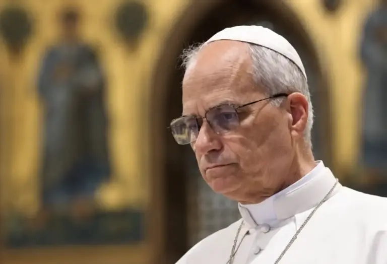 Papa Leão XIV é diagnosticado com câncer de pulmão, segundo informações atribuídas ao Vaticano - Studio TV