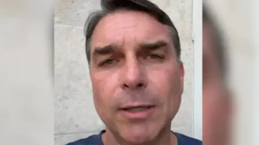 Passaportes de Flávio Bolsonaro são cancelados pela PF após fim do prazo para entrega - Studio TV