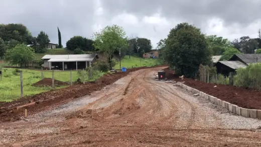 Pavimentação basáltica avança no Loteamento Nono Bepi, em Vila Flores - Studio TV