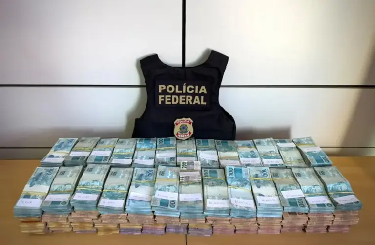 Polícia Federal apreende R$ 815 mil em dinheiro com suspeita de ligação ao tráfico de drogas em Porto Alegre - Studio TV