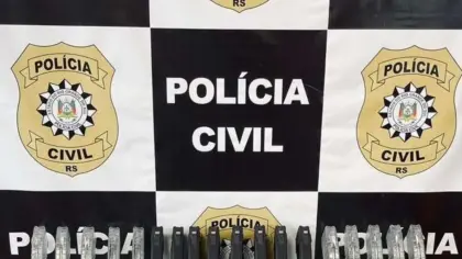 Polícia intercepta no RS 40 carregadores de AK-47 que teriam como destino a Rocinha - Studio TV