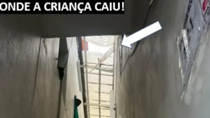 Imagem da Polícia Civil indicando o local da queda da criança em prédio de Santa Maria