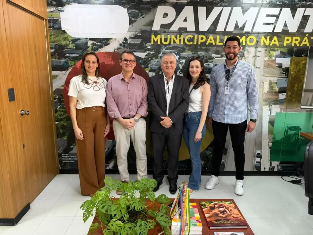 Prefeito de Cotiporã busca soluções para travessia sobre o Rio das Antas em agenda na capital - Studio TV