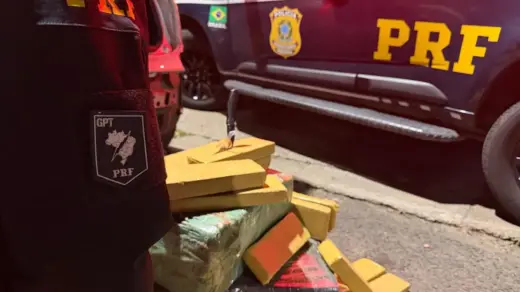 PRF apreende 71 quilos de maconha após perseguição na BR-158, em Santa Maria - Studio TV