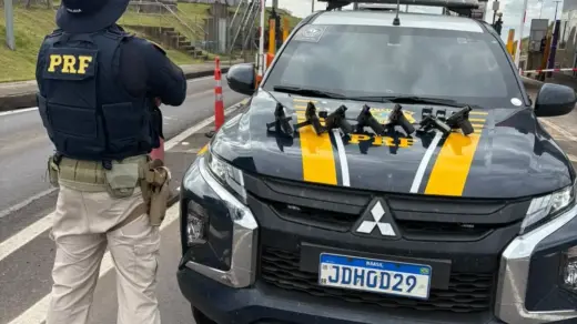 PRF apreende sete pistolas escondidas em veículo na BR-386, em Fontoura Xavier - Studio TV