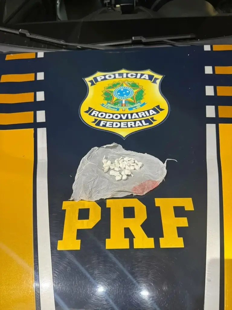 PRF prende dois homens por tráfico de drogas e desobediência em Bento Gonçalves - Studio TV