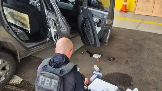 PRF prende homem com 130 ampolas de anabolizantes e medicamentos na BR-285, em Passo Fundo - Studio TV