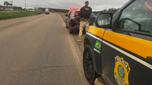 PRF prende motorista de aplicativo procurado por estupro de vulnerável na BR-116, em Guaíba - Studio TV