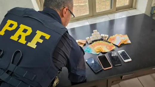 PRF prende quatro pessoas com mais de R$ 11 mil em notas falsas na BR-386, em Tabaí - Studio TV