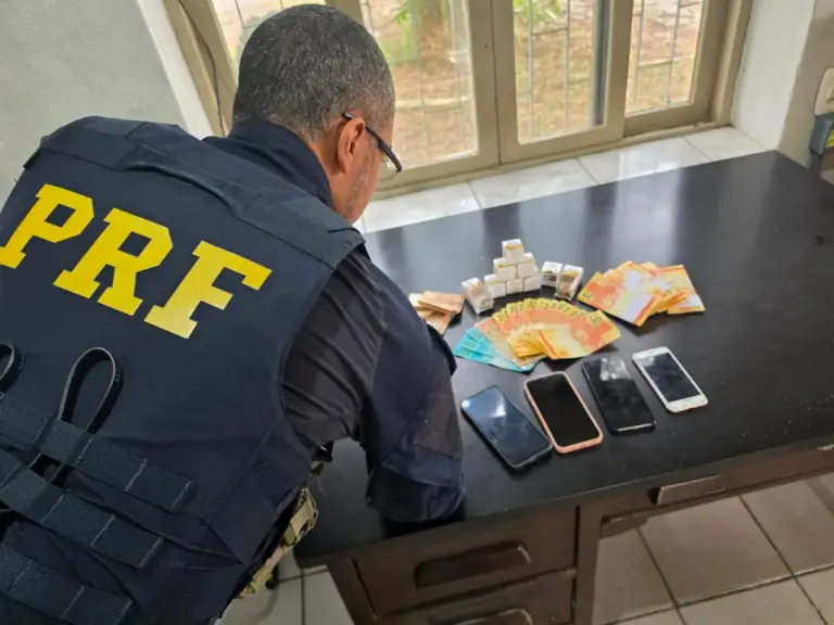 PRF prende quatro pessoas com mais de R$ 11 mil em notas falsas na BR-386, em Tabaí - Studio TV