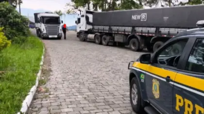 PRF retém caminhões com 13 toneladas de excesso de peso após travessia da Serra das Antas, em Veranópolis - Studio TV