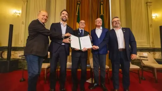 Cerimônia de entrega da licença prévia do Projeto Natureza da CMPC no Palácio Piratini