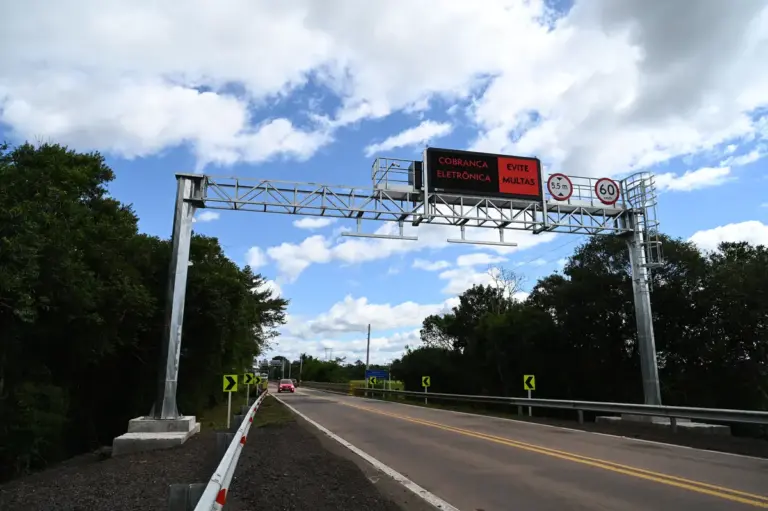 Quase 1 milhão de tarifas do Free Flow estão pendentes e motoristas têm até 16 de novembro para evitar multas - Studio TV