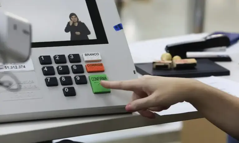 Quem faltou ao primeiro turno pode votar normalmente no segundo turno - Studio TV