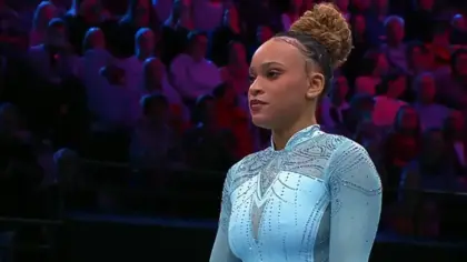 Rebeca Andrade conquista tricampeonato mundial no salto e faz história na Holanda - Studio TV