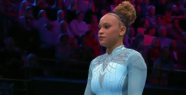 Rebeca Andrade conquista tricampeonato mundial no salto e faz história na Holanda - Studio TV