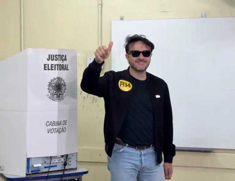 Renan Santos vota em São Paulo no primeiro turno das Eleições 2026 - Studio TV