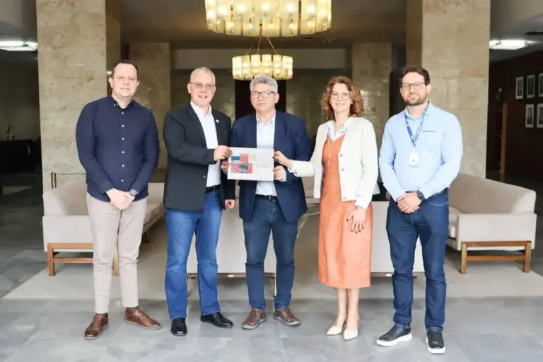 Representantes da XII Femaçã se reúnem com direção do Banrisul para tratar de apoio ao evento - Studio TV