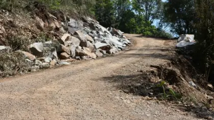 Rua Emílio Priotto recebe preparação para asfaltamento em Veranópolis - Studio TV