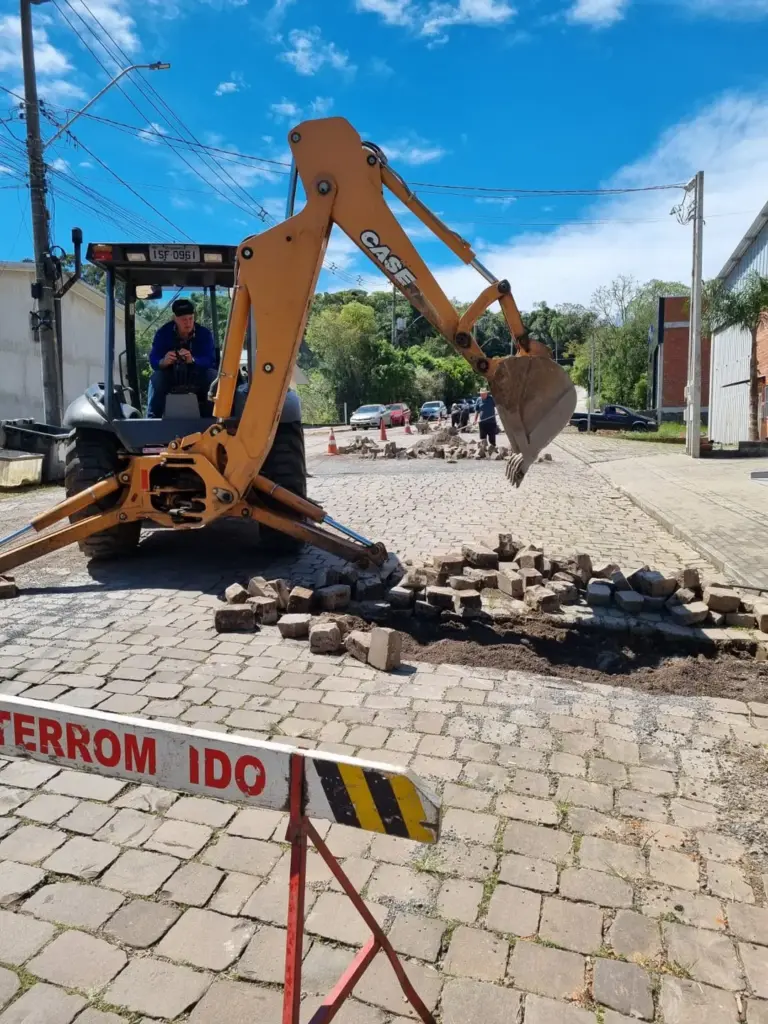 Rua Roma recebe obras de repavimentação no bairro Pôr do Sol, em Veranópolis - Studio TV