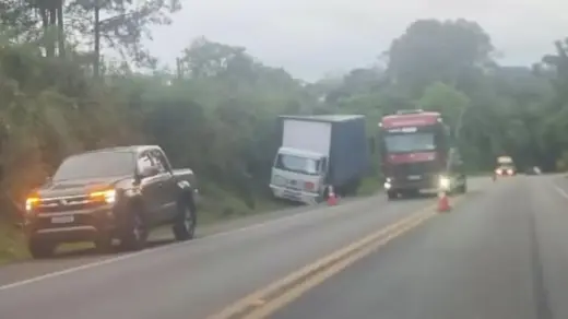 Saída de pista é registrada na BR-470, próximo à rodoviária de Nova Prata - Studio TV