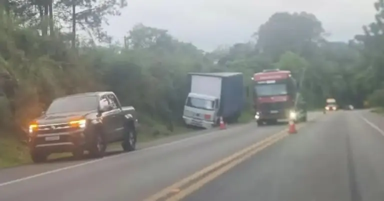 Saída de pista é registrada na BR-470, próximo à rodoviária de Nova Prata - Studio TV
