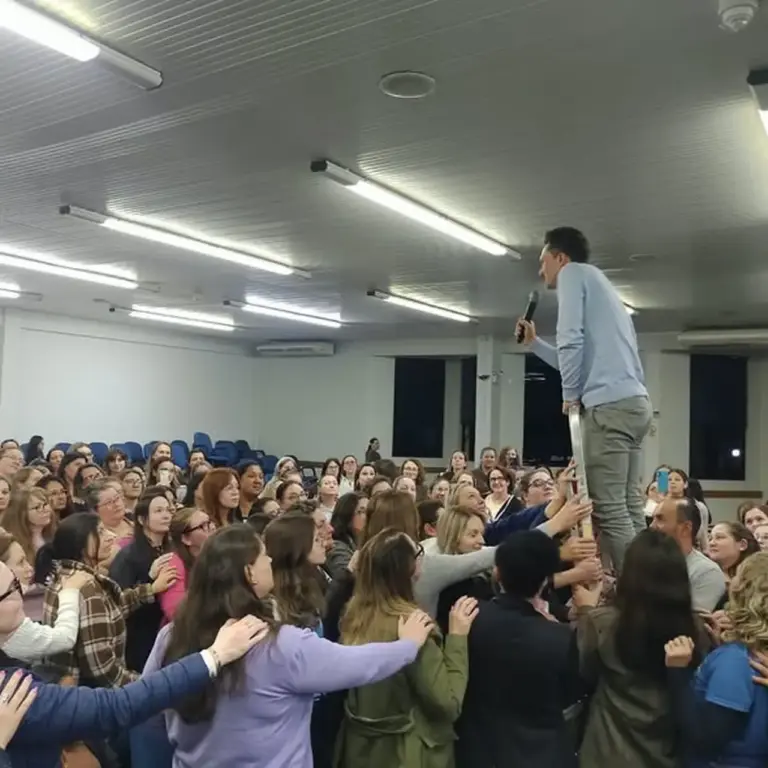 Seminário de Pais debate afeto e presença das famílias na educação em Nova Prata - Studio TV