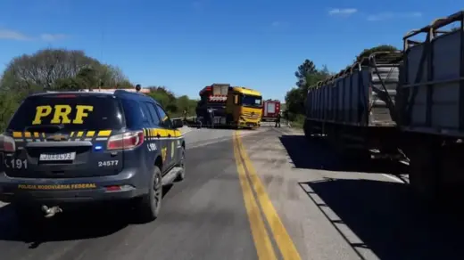 Acidente entre caminhonete e carreta deixa um morto na BR-392, em Canguçu - Studio TV