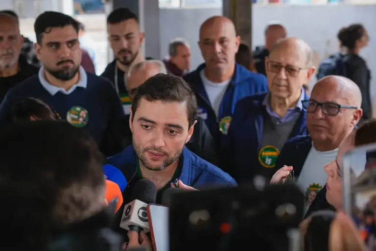 Gabriel Souza vota em Tramandaí no primeiro turno das Eleições 2026 - Studio TV