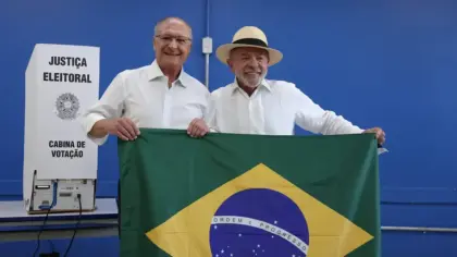 Mendonça dá 24h para redes removerem posts falsos sobre Lula e bandeira do Brasil - Studio TV