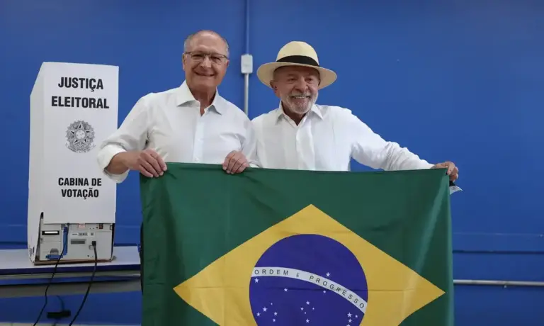Mendonça dá 24h para redes removerem posts falsos sobre Lula e bandeira do Brasil - Studio TV