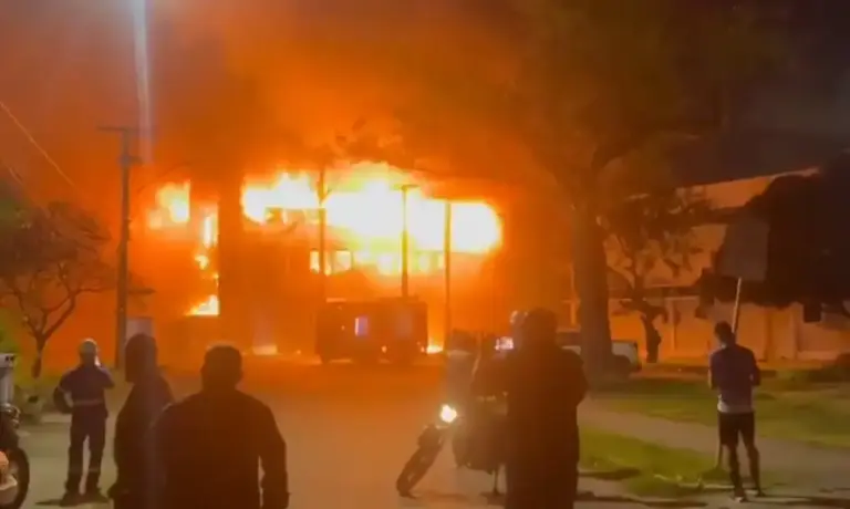 Incêndio atinge prédio da Universidade Federal de Pernambuco e causa grandes danos - Studio TV