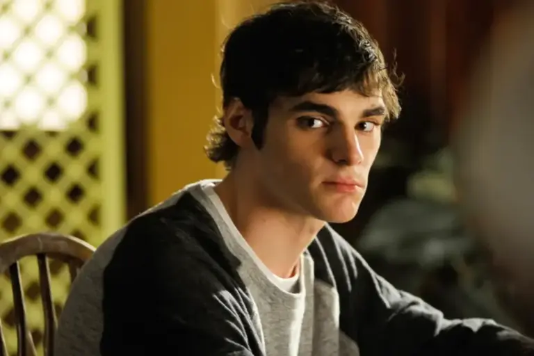 Morre aos 34 anos RJ Mitte, ator que interpretou Walter White Jr. em Breaking Bad - Studio TV